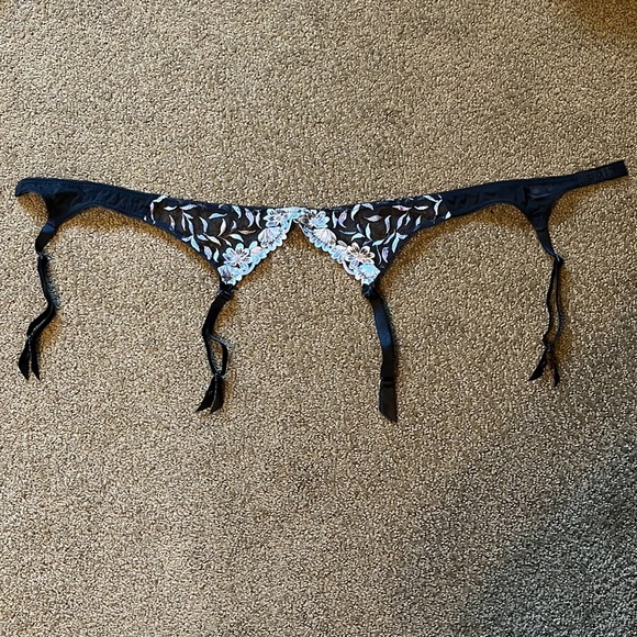 Black with Floral Embroidery Garter Belt - Picture 3 of 11